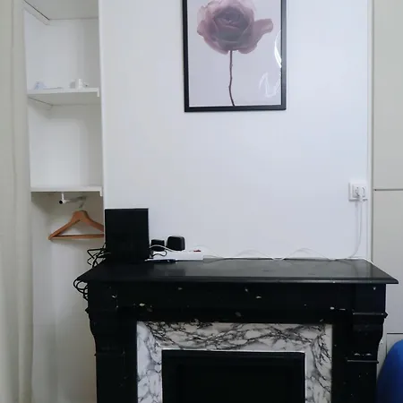 Charming Parisian At Rue Coysevox Appartement
