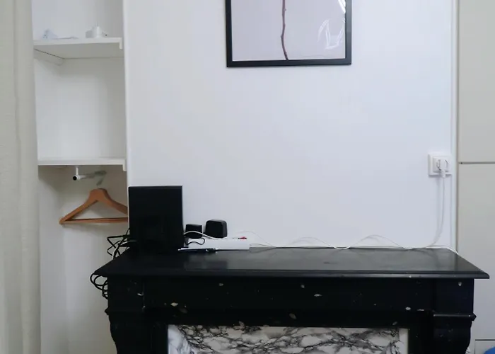 Charming Parisian At Rue Coysevox Appartement